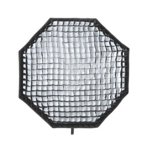 1353933039_010 The Godox Octa Softbox 95cm + Grid is a black, octagonal softbox designed for photography. It diffuses and controls studio lighting, and the included grid creates a honeycomb pattern to control the spread of light.