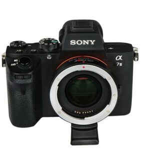 1532683962_052 Viltrox EF-E II Autofocus Adapter 0.71x on esitetty edestä, jossa näkyy objektiivin kiinnitys ja säätimet ilman objektiivia.