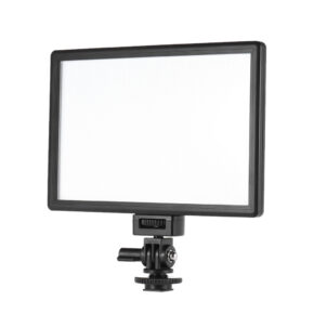 1535112879_796 Viltrox L116T LED-valaisin on suorakulmainen paneeli, jossa on musta kehys, säädettävä kääntyvä kiinnike ja valkoinen diffuusori, ihanteellinen studiokuvaukseen tai videokuvaukseen.