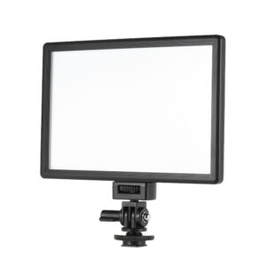 1535112879_796 Viltrox L116T LED-valaisin on suorakulmainen paneeli, jossa on musta kehys, säädettävä kääntyvä kiinnike ja valkoinen diffuusori, ihanteellinen studiokuvaukseen tai videokuvaukseen.