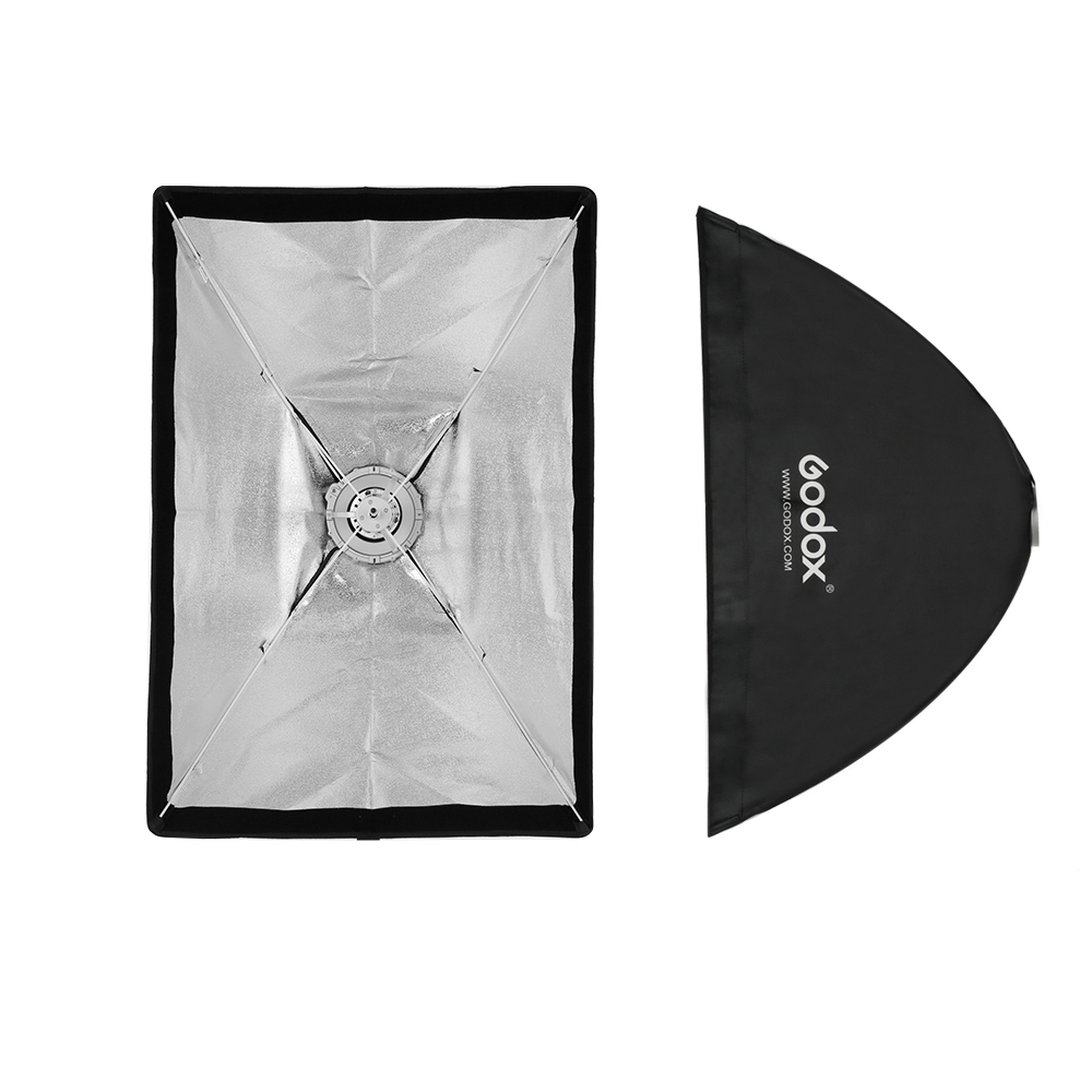 1535119931_378 Kaksi osaa Godox Umbrella Softbox Bowens 60x90 with Grid -valaisimesta: vasemmalla avoin hopeinen sisäosa tukitangoilla ja oikealla musta ulkokuori Godoxin logolla.