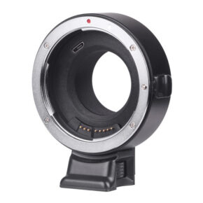 1537782971_709 Lähikuvassa Viltrox EF-FX1 Autofocus Adapterista näkyy sen metallirengas, elektroniset koskettimet, punainen kohdistusmerkki ja jalustakiinnike jalustan pohjassa valkoista taustaa vasten.
