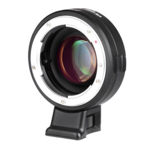 1545210921_896 Lähikuva Viltrox Nikon F - E MF Lens Mount Adapter 2 stop -objektiivisovittimesta, jossa on musta runko, metallinen kiinnitys, lasielementti heijastuksineen ja jalustan jalusta, kaikki valkoista taustaa vasten.