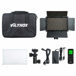 1547045216_752 Viltrox VL S192T LED-valosarja, jossa on kantolaukku, LED-paneeli lato-ovilla, valkoinen diffuusori, kiinnike, virtalähde, kaapelit ja digitaalinen kaukosäädin valkoisella pohjalla.