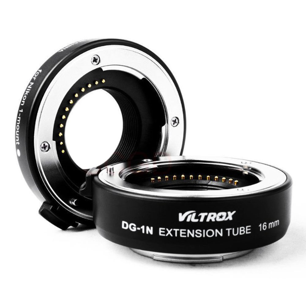 1560869730_232 Kaksi Viltrox DG 1N (10mm/16mm) automaattista jatkoputkea Nikon 1:lle, yksi pysty ja yksi litteä, elektroniset koskettimet ja "16mm" merkintä näkyvissä.