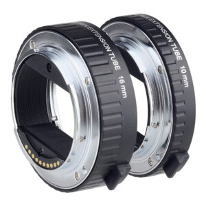 1560870009_476 Kaksi Viltrox DG NEX (10mm/16mm) automaattista jatkoputkea Sony NEXille, jotka on suunniteltu lähikuvaukseen, seisovat pystyssä vierekkäin valkoista taustaa vasten.