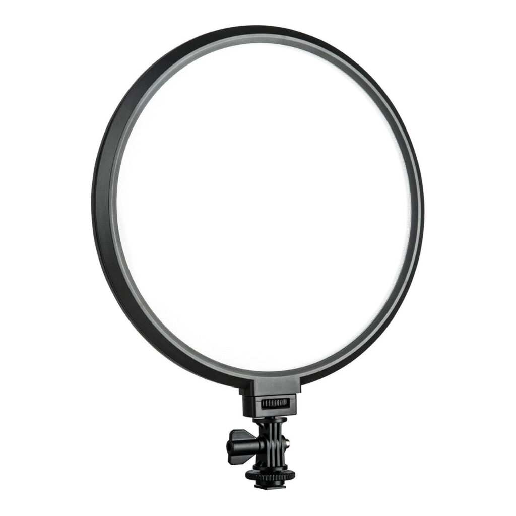 1561034460_702 Viltrox VL 500T Ring LED -valaisin on suuri pyöreä valaisin, jossa on musta kehys ja säädettävä kiinnitys, ihanteellinen valokuvauksen tai videokuvauksen valaistukseen.