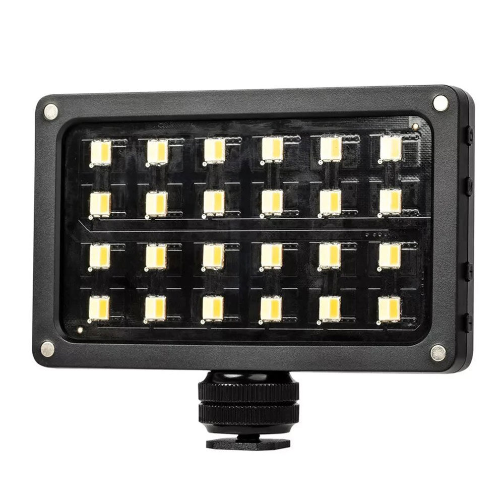 1562766647_136 Viltrox RB08 LED-valo on suorakulmainen videopaneeli, jossa on musta kehys ja useita pieniä LED-valoja riveissä, jotka on suunniteltu kiinnitettäväksi kameran hot shoe -sovittimeen.
