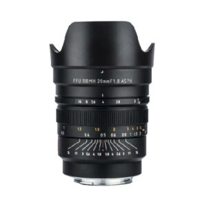 1563886211_852 Viltrox MF 20mm f/1.8 -objektiivi Nikon Z:lle on musta laajakulmaobjektiivi, jossa on vastavalosuoja ja jossa on valkoisella ja oranssilla numeroinnilla varustetut tarkennus- ja aukkorenkaat.