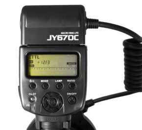 1586261344_762 Close-up of the Viltrox JY 670C Canon Ringflash lamp, showing its digital display and control buttons, and the spiral cord extending out from the right side.