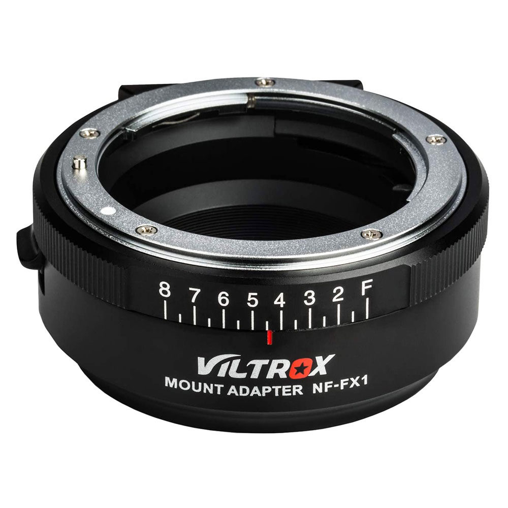 1591187193_576 Lähikuva Viltrox Nikon F - FX1 -objektiiviasennussovittimesta, jossa näkyy hopeanvärinen ja musta rengas, jossa on aukkomerkinnät (F, 8, 7, 6, 5, 4, 3, 2) sekä etupuolelle painettu Viltroxin logo ja mallinimi.