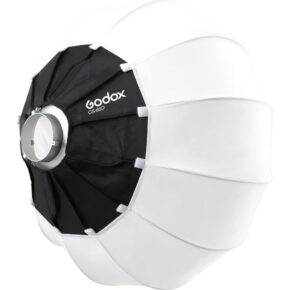 1599470078_255 Godox CS65D Lantern Softbox 65cm:ssä on valkoiset diffuusiopaneelit mustalla keskellä, ja se on ihanteellinen studiovalaistukseen valokuvauksessa ja videokuvauksessa.