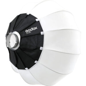 1599470078_255 Godox CS65D Lantern Softbox 65cm:ssä on valkoiset diffuusiopaneelit mustalla keskellä, ja se on ihanteellinen studiovalaistukseen valokuvauksessa ja videokuvauksessa.