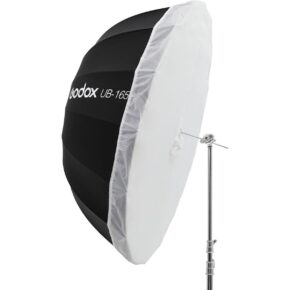 Godox 165cm läpinäkyvä diffuusori paraboliselle sateenvarjolle on kiinnitetty suureen mustavalkoiseen sateenvarjo-softboxiin, joka on kiinnitetty metalliseen valotelineeseen.