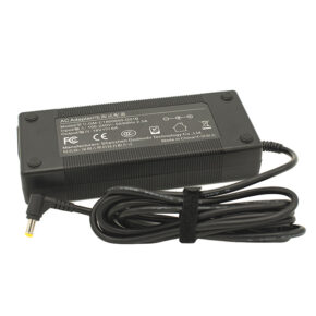 1605707189_674 Viltrox AC-adapteri VLD85T on musta adapteri, jossa on virtajohto ja suorakulmainen pistoke, ja sen yläosassa on etiketti, jossa näkyvät tekniset tiedot ja valmistajan tiedot. Niputettu kaapeli on kiinnitetty tarranauhalla.