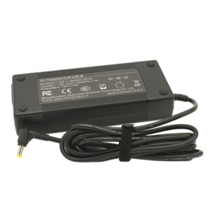 1605707189_674 Viltrox AC-adapteri VLD85T on musta adapteri, jossa on virtajohto ja suorakulmainen pistoke, ja sen yläosassa on etiketti, jossa näkyvät tekniset tiedot ja valmistajan tiedot. Niputettu kaapeli on kiinnitetty tarranauhalla.