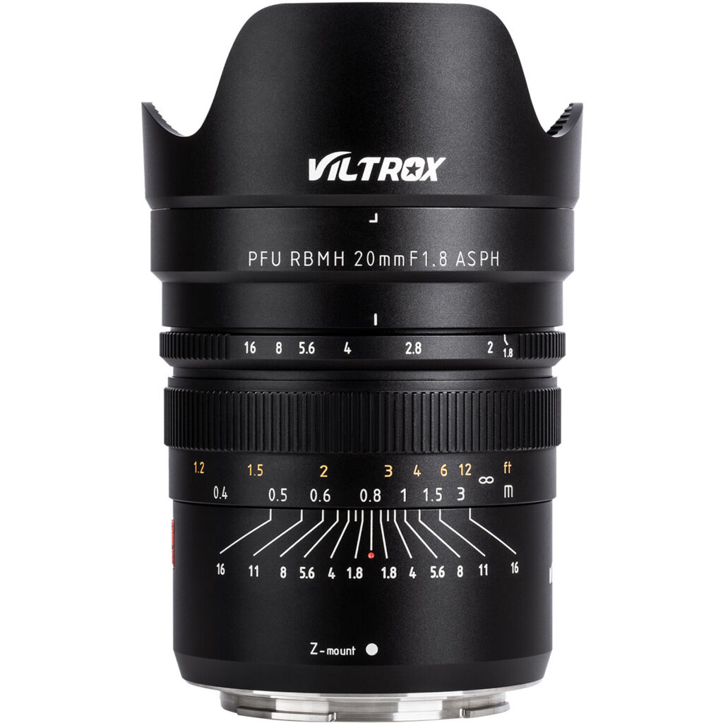 1615451479_525 Viltrox MF 20mm f/1.8 -objektiivi Nikon Z:lle on varustettu merkityillä tarkennusrenkailla ja aukkorenkailla, suojaavalla hupulla sekä valkoisilla, punaisilla ja keltaisilla mittamerkinnöillä.