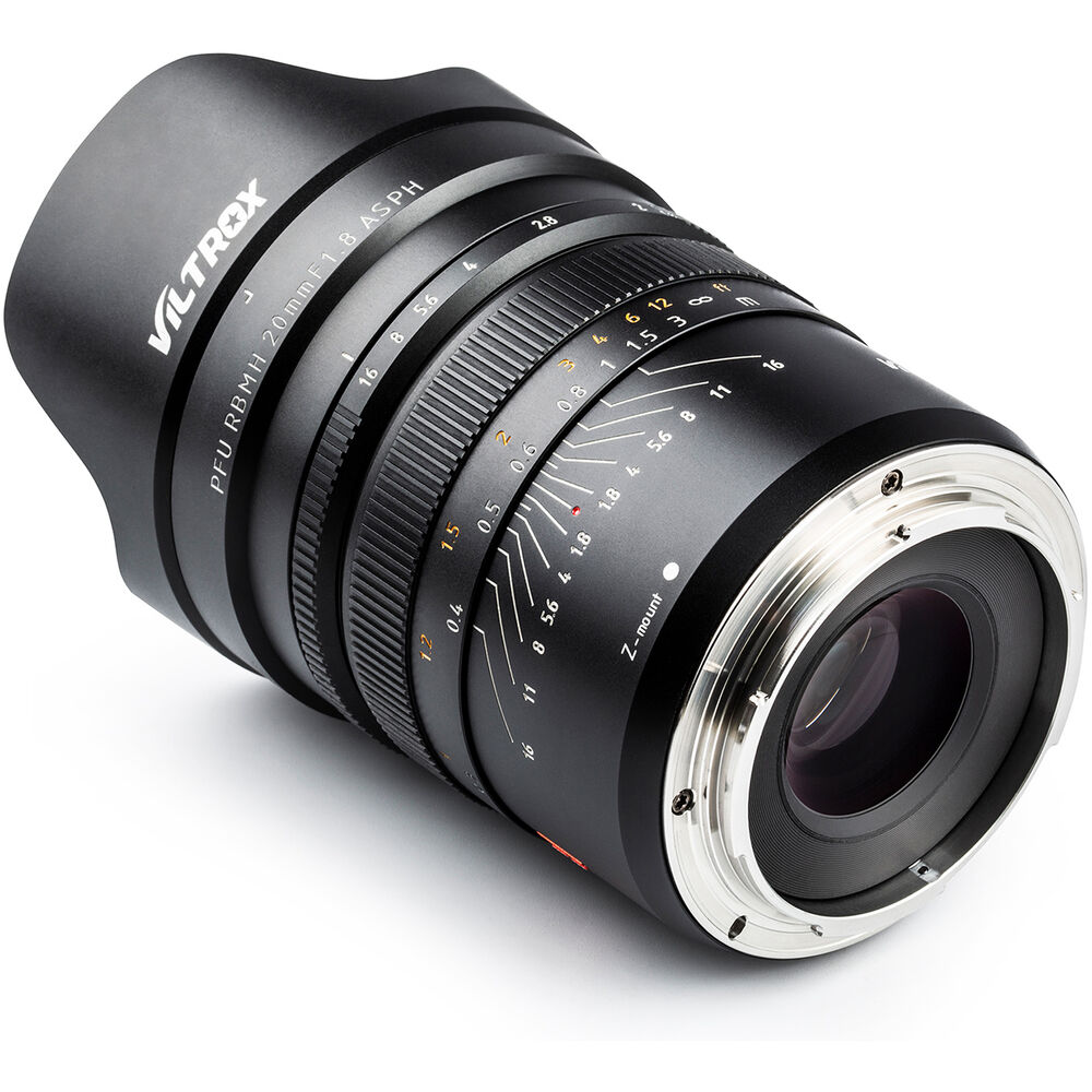 1615451480_423 Lähikuva Viltrox MF 20mm f/1.8 -objektiivista, Nikon Z, jossa korostuvat tarkennusrenkaat, aukkorenkaat, mittausmerkinnät ja objektiivin kiinnitys.