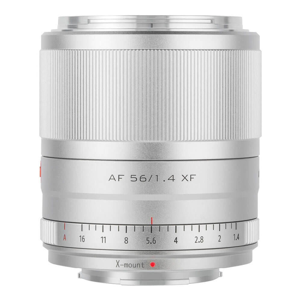 1625824196_894 Viltrox AF 56mm f/1.4 -objektiivi, Fuji X (hopea) sisältää hopeanvärisen viimeistelyn, aukkomerkinnät f/1.4:stä f/16:een, X-mount-merkinnän pohjassa, kuvioidun tarkennusrenkaan ja tyylikkään modernin muotoilun.