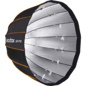 1627566357_943 Mustan ja hopeanvärinen Godox Quick Release Parabolic Softbox QR PF90 Profoto oransseilla korostuksilla, sivulta kuvattuna, korostaa sen heijastavaa sisäpintaa ja ulkopuolista tuotemerkkiä.