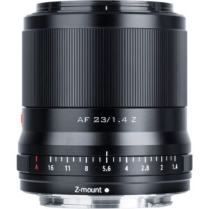 1636123902_447 Lähikuva Nikon Z:lle tarkoitetusta Viltrox AF 23mm f/1.4 -objektiivista, jossa näkyy aukon merkinnät ja "Z-mount"-merkintä mustassa objektiivissa valkoista taustaa vasten.