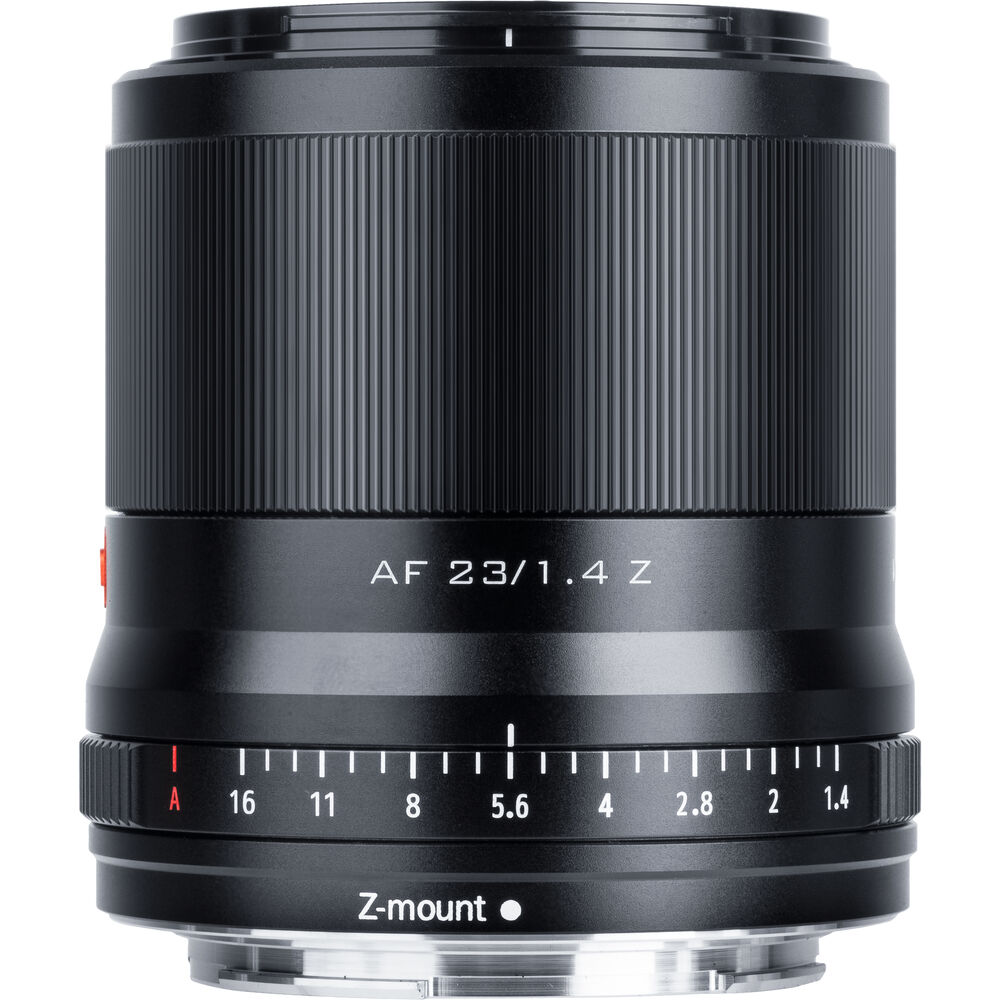 1636123902_447 Lähikuva Nikon Z:lle tarkoitetusta Viltrox AF 23mm f/1.4 -objektiivista, jossa näkyy aukon merkinnät ja "Z-mount"-merkintä mustassa objektiivissa valkoista taustaa vasten.