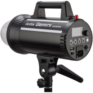 1637157295_898 Musta Godox GS300II -studiostroboskooppivalaisin on asennettu jalustalle, ja sen takaosan ohjauspaneeli, säätönupit ja näyttö ovat esillä.