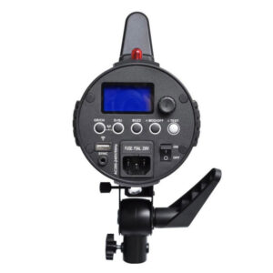 1637758836_561 Lähikuva Godox GS300II -studiostroboskooppivalaisimen takapaneelista, jossa on digitaalinen näyttö, ohjauspainikkeet, kytkimet, synkronointiportti, virransyöttöliitäntä ja pohjakiinnike.