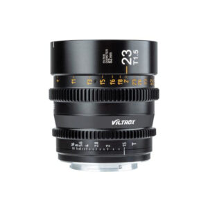 1638546973_721 Viltrox MF 23mm T1.5 Cine-objektiivi -objektiivi Sony E:lle näkyy valkoista taustaa vasten, ja siinä näkyy tarkennuksen ja aukon säätörenkaat, joissa on keltaiset ja valkoiset merkinnät sekä Viltroxin logo sivulla.