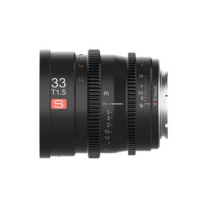 1638547364_017 Viltrox MF 33mm T1.5 Cine-objektiivi -objektiivi Sony E:lle, jossa on musta viimeistely ja valkoiset/oranssit merkinnät, on tarkennuksen ja aukon säätörenkaat, ja se on kuvattu valkoisella pohjalla.