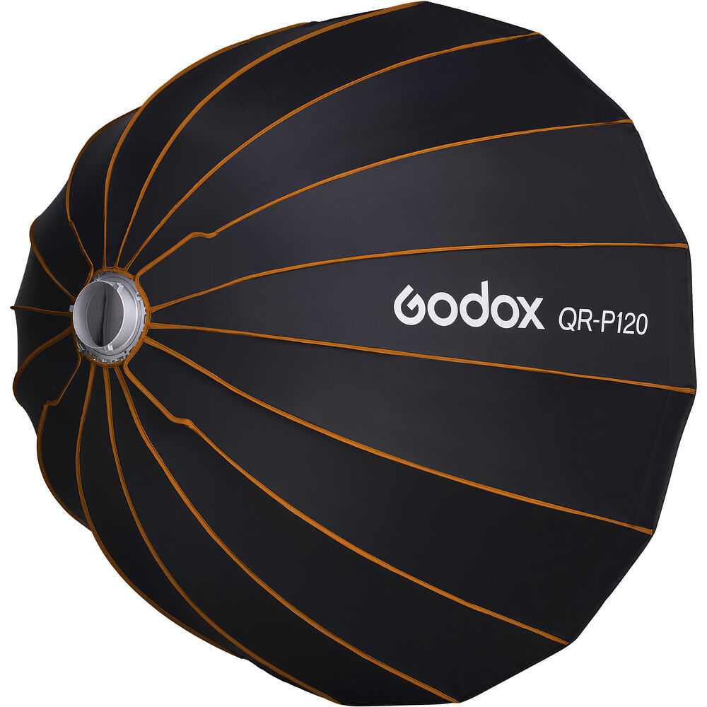 1646909031_946 Musta Godox Quick Release Parabolic Softbox QR PF120 Profoto, jossa on oranssit heijastinkylkiluut ja jonka kyljessä on valkoisella painettu tuotemerkki ja mallinumero.