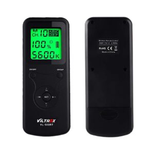 1660818119_449 Mustan Viltrox VL 500RT Remote -kaukosäätimen etu- ja takanäkymä, jossa on LCD-näyttö asetuksia varten, käyttöpainikkeet ja tuotetiedot takana.