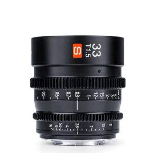 1661260860_816 Viltrox MF 33mm T1.5 Cine Lens -objektiivi, MFT on musta objektiivi, jossa on valkoiset mittausmerkinnät, punainen S-logo ja "33 T1.5" -merkintä tynnyrissä valkoista taustaa vasten.