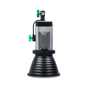 1665659039_008 Viltrox Ninja10B COB Bi LED-valaisin on musta ja hopeinen lieriömäinen LED-valaisin, jossa on tuuletettu keskiosa, uurrettu kartiomainen pohja ja kaksi vihreää säätönuppia lähellä yläosaa.