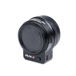 1669302426_049 Viltrox Nikon F - Z Auto Focus Mount Adapter, musta, objektiivin suojus kiinnitettynä, pystysuorassa valkoisella pohjalla.