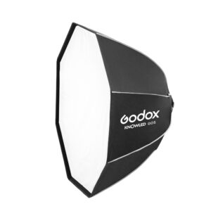 Godox GO5 Octa Softbox 150cm KNOWLED MG1200Bi:lle on suuri, kahdeksankulmainen softbox, jossa on valkoinen diffuusori ja mustat sivut, ihanteellinen studiovalaistukseen.