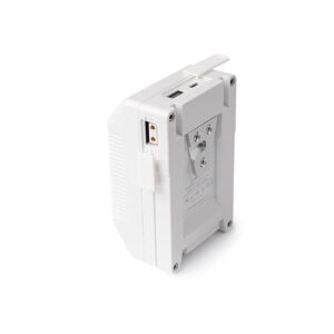 1681829736_902 Viltrox BP V99 6700mAh V-Mount -akku on valkoinen, suorakulmainen elektroninen laite, jossa on useita portteja ja metallinen sivukiinnike, joka näkyy valkoisella taustalla.