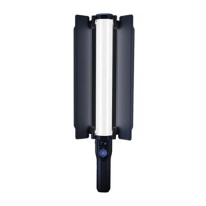 1686232562_869 Viltrox H18 Bi LED RGB Light Stick on lieriömäinen studiovalo, jossa on mustat säädettävät lato-ovet kummallakin puolella ja joka on kiinnitetty mustaan kahvaan - ihanteellinen valokuvaukseen ja videotuotantoon.