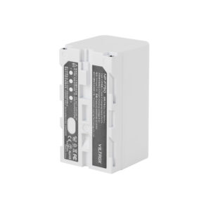 1692946388_382 The Viltrox NP-F750 battery with USB-C, in a white case with a black label with printed information, stands upright on a white background.