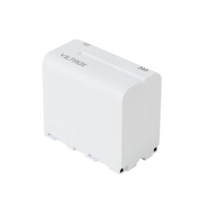 1692946495_094 The white Viltrox NP-F970 battery with USB-C is shown diagonally on a white background. The rectangular battery has slightly rounded edges and the Viltrox logo on the side.