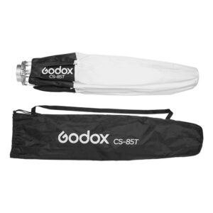 1701256057_949 Taitettu Godox Lantern Softbox for Livestreaming CS-85T, jossa on valkoinen kansi mustan kantolaukun vieressä, molemmissa näkyy CS-85T-logo valkoisella pohjalla.