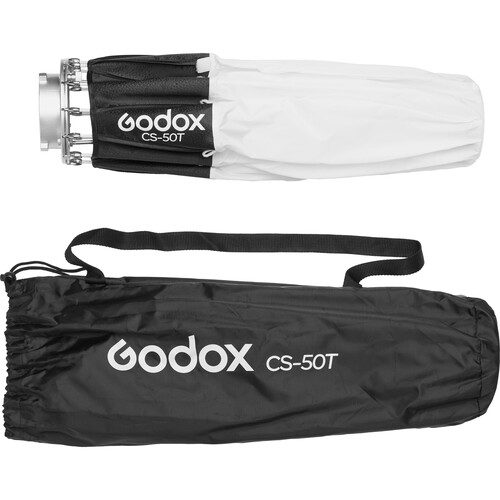1701861060_450 Taitettu Godox Lantern Softbox for Livestreaming CS-50T ja sen musta kantolaukku, molemmissa Godoxin logo ja mallinimi; softbox on osittain valkoinen ja musta, ja laukussa on olkahihna.