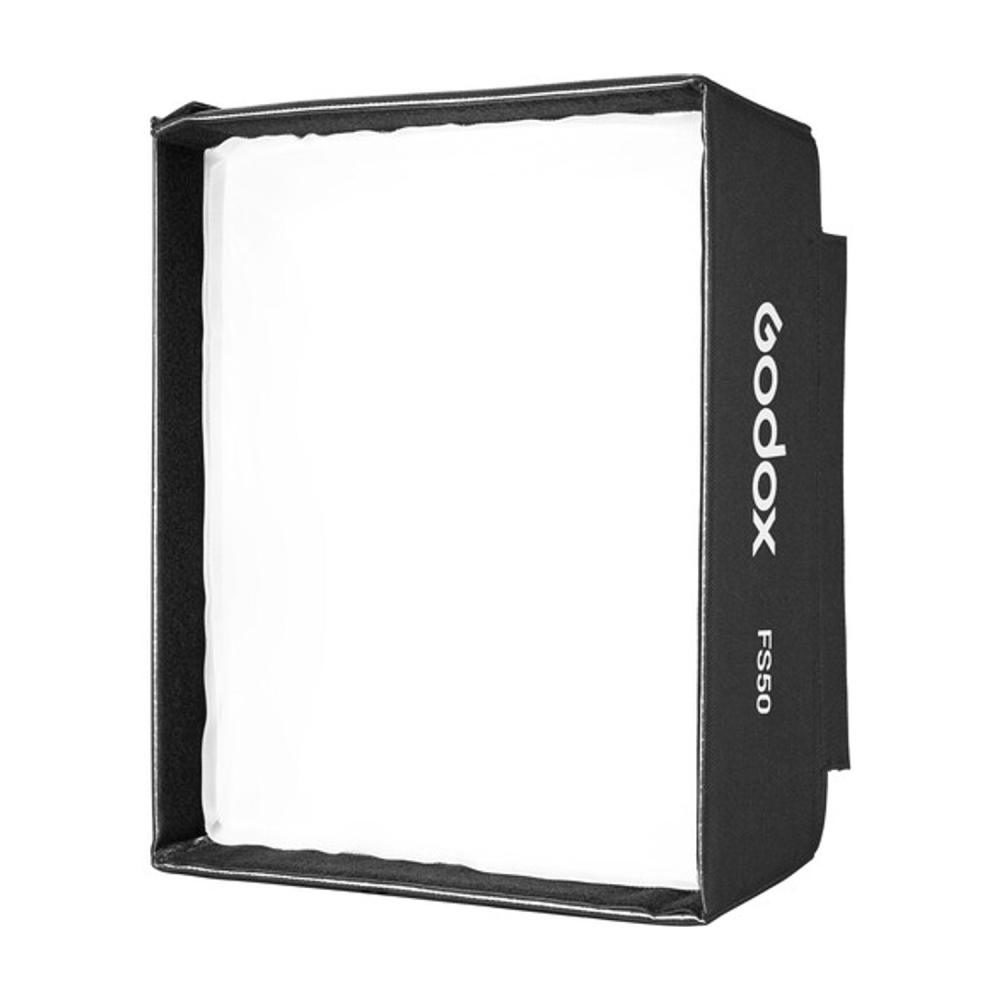 1702653112_631 Nelikulmaisessa Godox Grid Softboxissa FH50:lle on musta ulkopinta, valkoinen diffuusion etupuoli ja tuotteen nimi painettuna pystysuoraan sivulle.