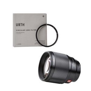 1703850181_432 Viltrox AF 85mm f/1.8 II - Fuji X -objektiivi ja URTH UV Plus+ -kiertosuodatin on sijoitettu harmaan URTH-kiertosuodatinlaatikon viereen, ja kaikki näkyvät valkoisella pohjalla.