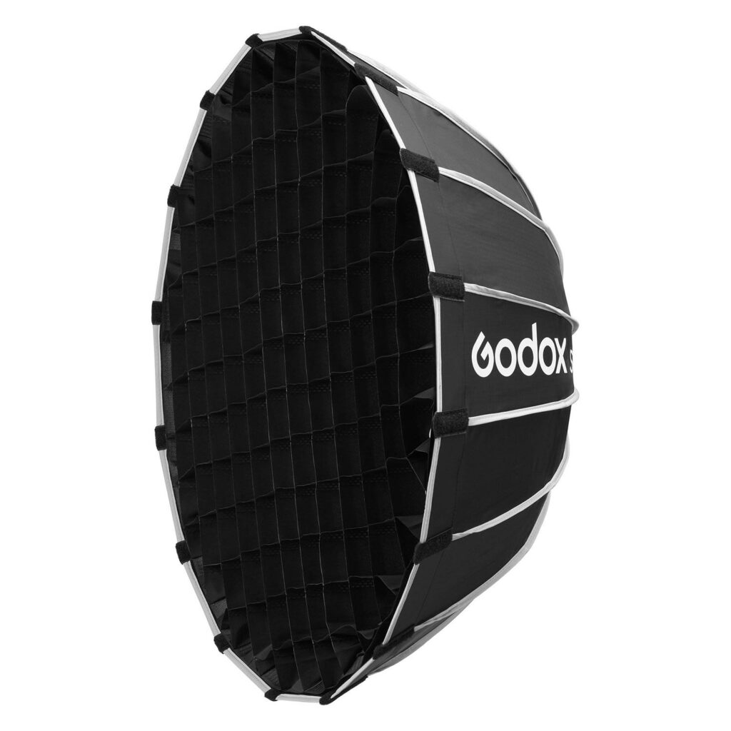 1705325606_499 Godox Grid for Multifunctional Softbox S65T on musta, kahdeksankulmainen studiovalotarvike, jonka etuosassa on hunajakennomainen ruudukko valon suunnan ohjaamiseksi, ihanteellinen valokuvaukseen ja videokuvaukseen.