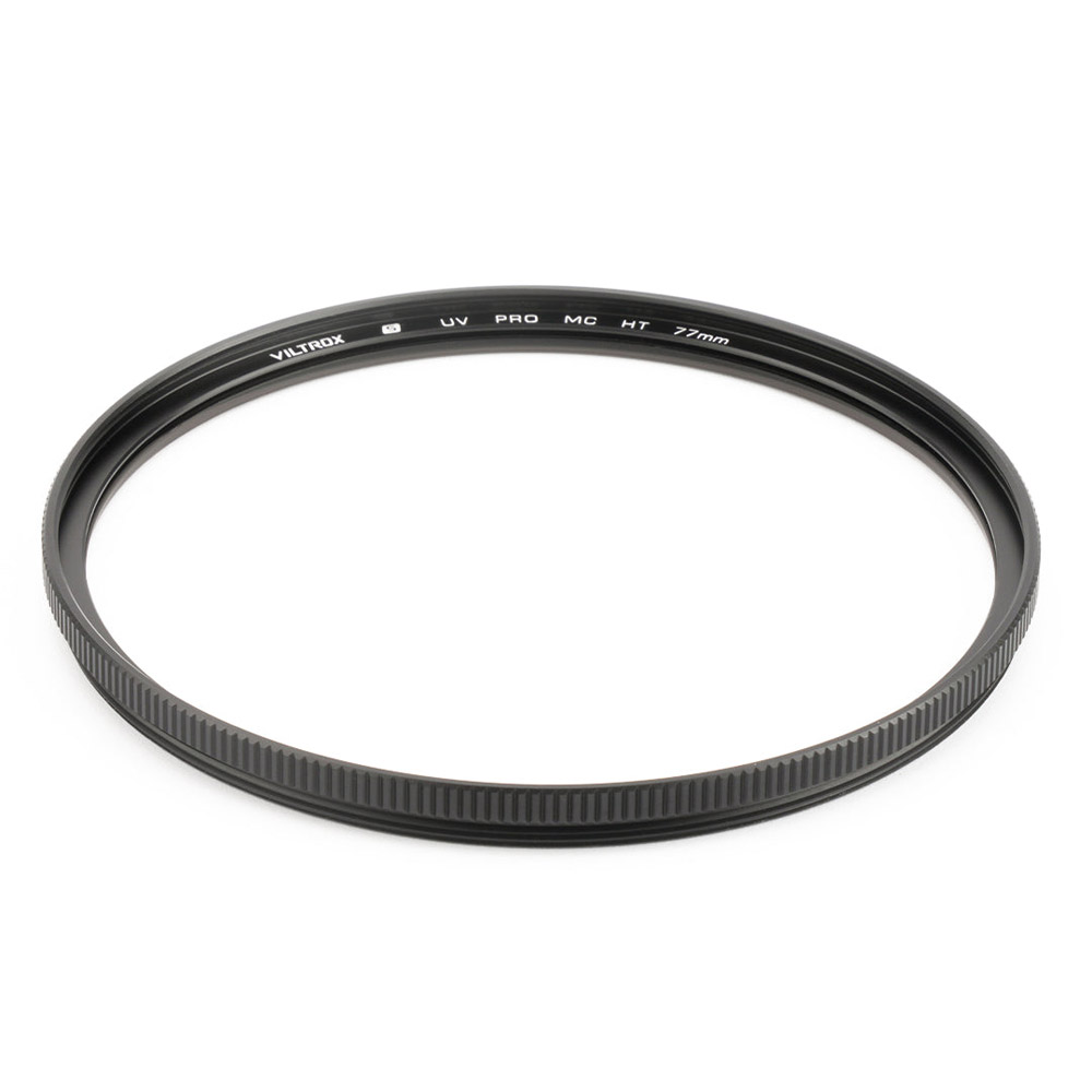1707312913_110 Ohut, pyöreä Viltrox Ultra Slim MC UV / Protection Filter 72mm -suojasuodin, jossa on musta metallikehys ja harjatut reunat, näkyy valkoista taustaa vasten.