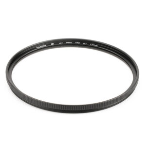 1707312955_732 Viltrox Ultra Slim MC UV / Protection Filter 86mm -suojasuodin näkyy pystyssä valkoisella pohjalla, ja sen kierteitetty reuna ja tuoteseloste ovat näkyvissä.