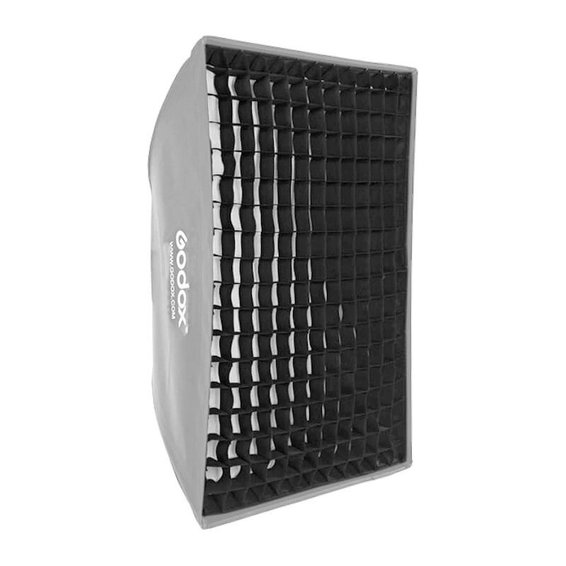 1713261676_743 Godox 50x70cm Grid for Softbox (SB USW5070/SB FS5070) näkyy pystyssä, ja sen sivupaneelissa on näkyvissä tuotemerkki, ja siinä on suorakulmainen muotoilu ja valokuvausvalaistukseen tarkoitettu ristikkokiinnitys.