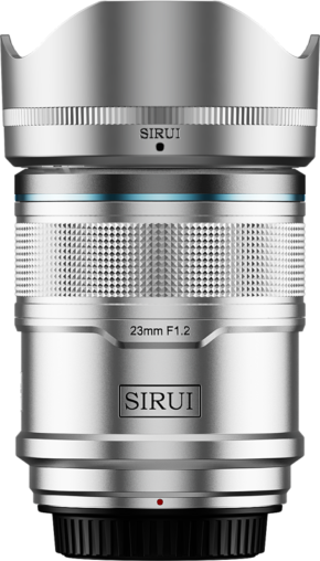 800q-01_126721 The Sirui Sniper 23mm f/1.2 AF E-mount (Silver) lens with textured focus ring is shown vertically, with a silver finish and a clearly visible brand mark on the barrel.