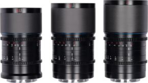800q-01_126779 The three Sirui Anamorphic Lens Saturn Kit 35/50/75mm 1.6x T2.9 Carbon Fiber FF E-Mount (Blue Flare) lenses stand vertically side by side, with their textured focus rings and marked aperture and distance scales visible on a white background.